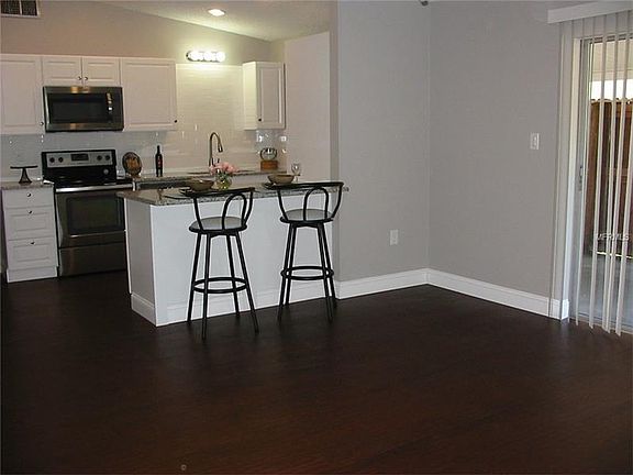 4th image of 916 N Saint Clair Abrams Ave
