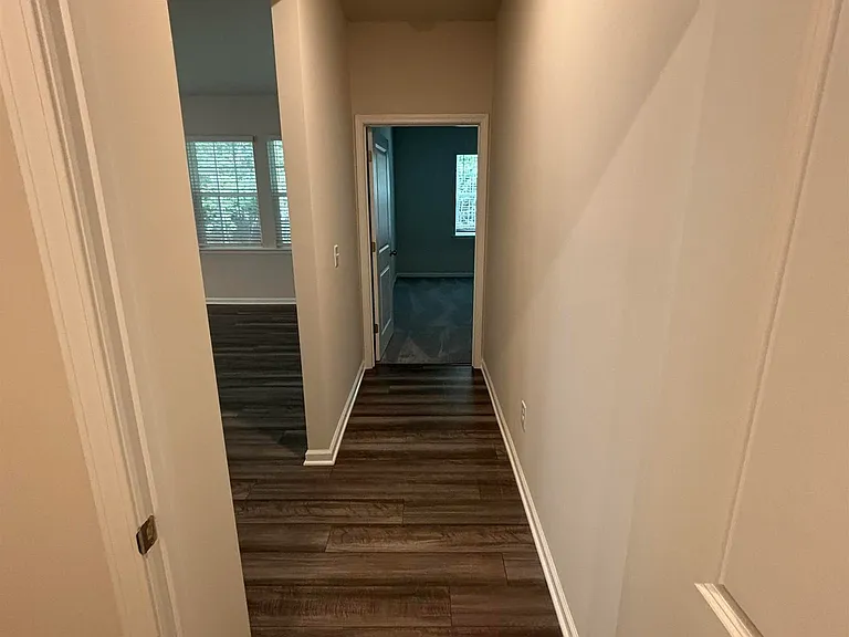 138 Parkwood Ct — Photo 11