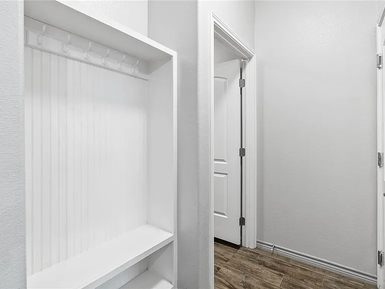 3406 Angelina St — Photo 9