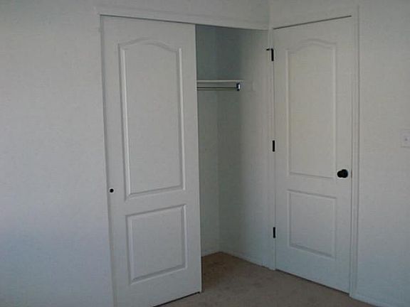 4th image of 14609 Hunters Grove Ave