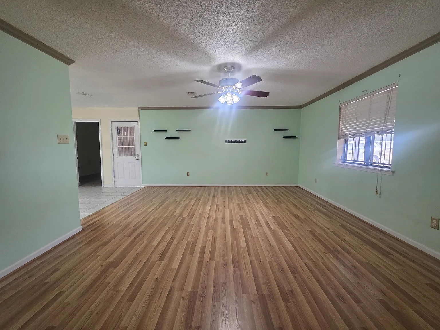 3 bed, 1412 sqft, $1,300 — Photo 3