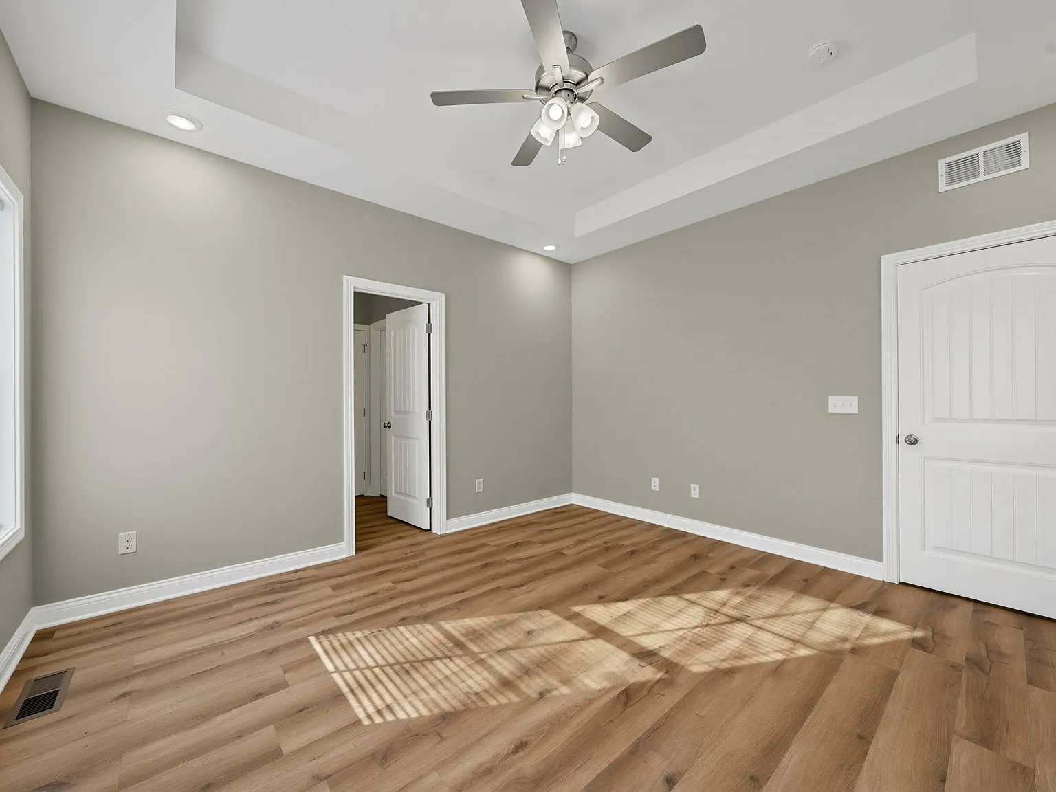 4 bed, 1631 sqft, $1,950 — Photo 2
