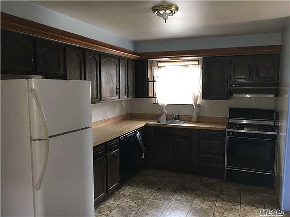 2nd image of 140 Verazzano Ave