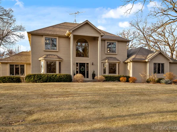 41W190 Creekview Dr, Elgin, IL 60124