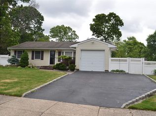 69 Janice Ln, Selden, NY 11784