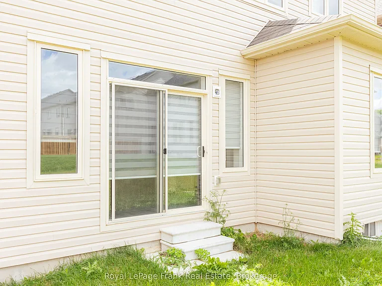 5 Hennessey Cres — Photo 8