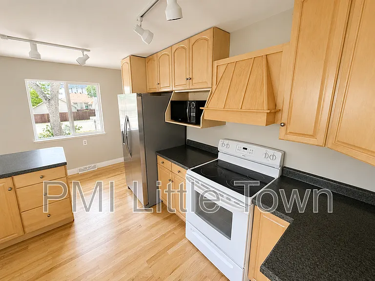 5561 S Cedar St — Photo 14
