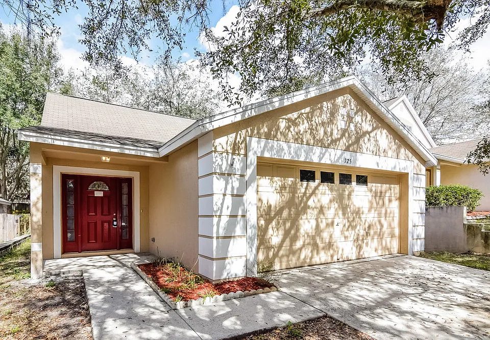 725 Cape Cod Cir