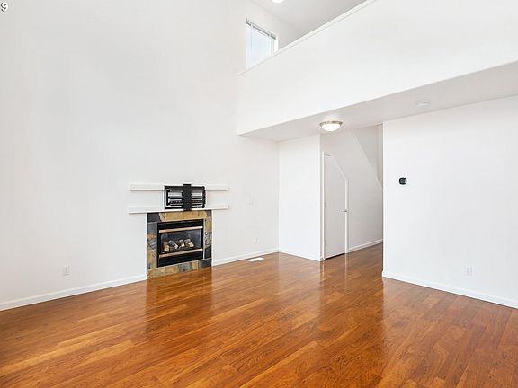 4th image of 1484 NE Birkshire Ct