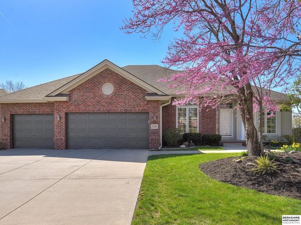 5210 S 165th St, Omaha, NE 68135