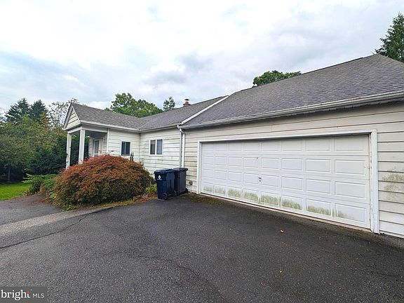 2nd image of 1326 Fairfield Rd