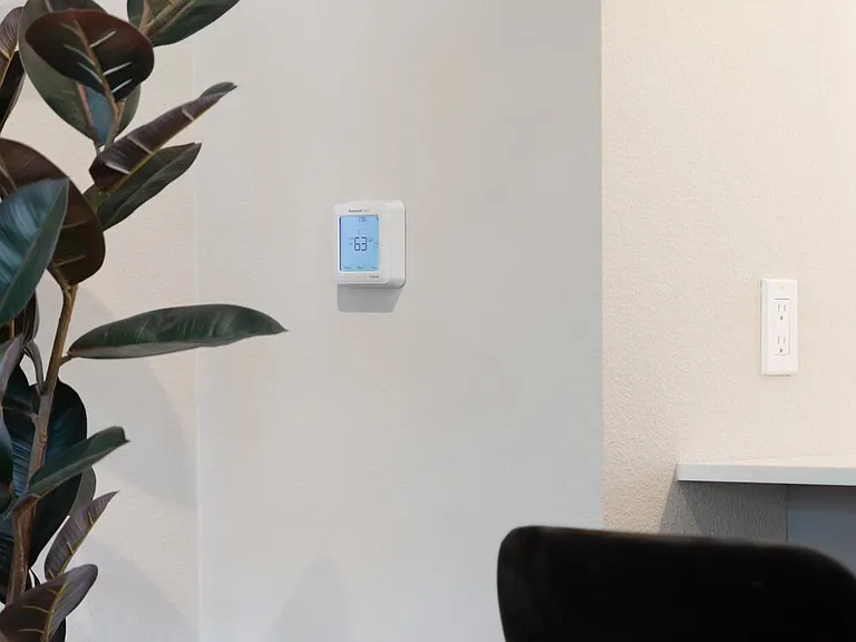 Programmable thermostat
