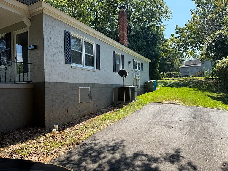 Side of the house, driveway