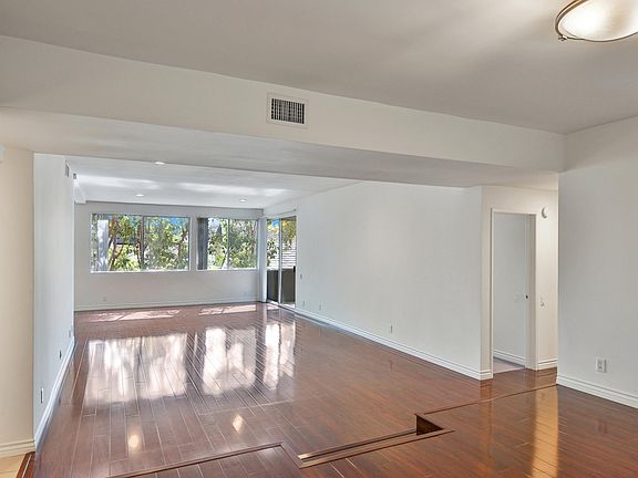 2nd image of 818 Grenta Fwy #208