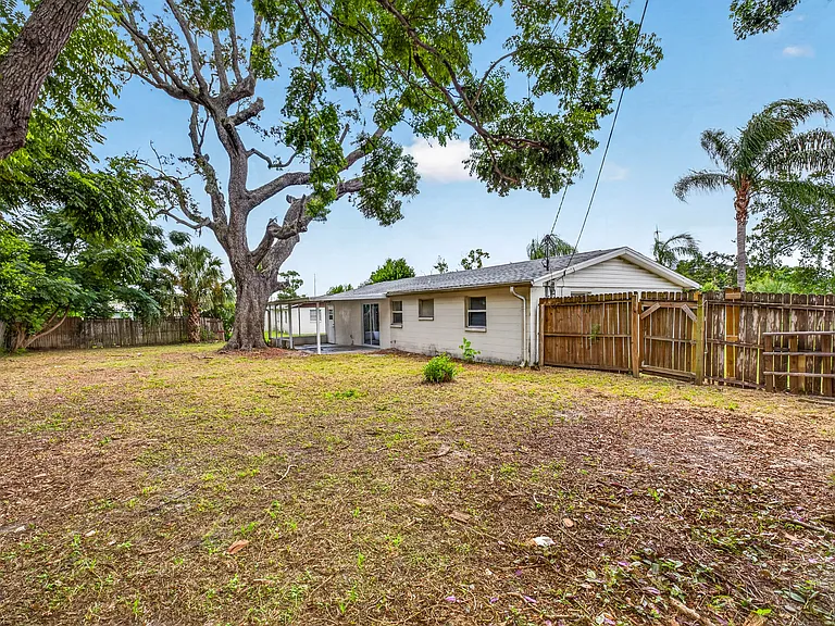 4421 Beacon Square Dr — Photo 15