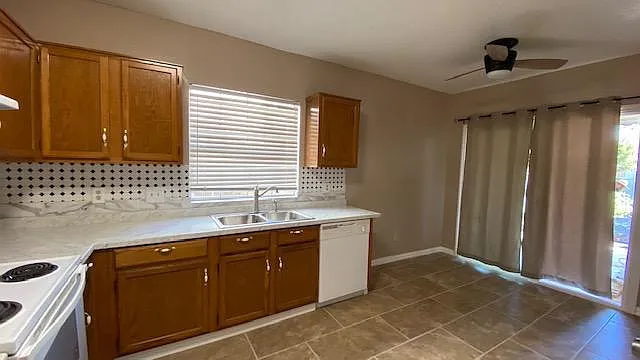 1522 Beach Ln — Photo 7