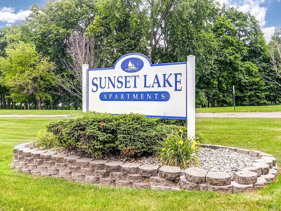 Sunset Lake Apartments