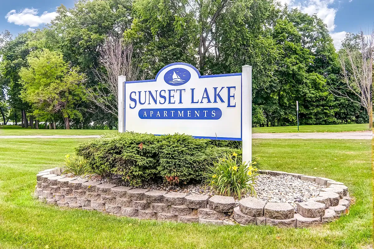 Building Photo - Sunset Lake Apartments