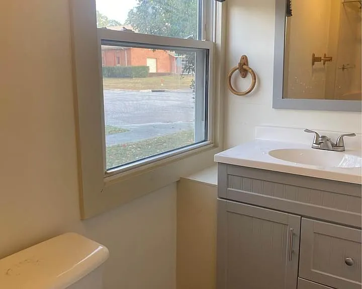 1427 Wellington Ave — Photo 4