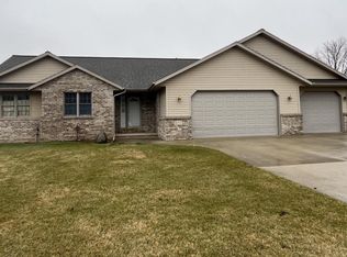 142 Sienna Ct, HILBERT, WI 54129