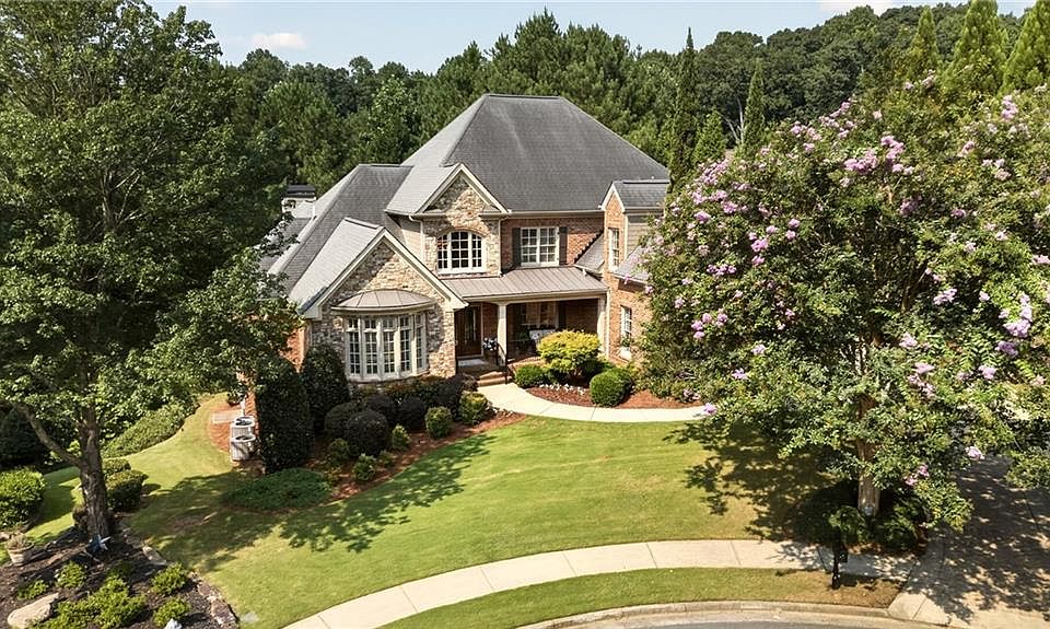 1st image of 302 Moss Ct