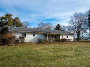 135 Harts Dr, New Hartford, NY 13413