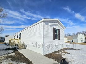 725 S 12th St, Bismarck, ND