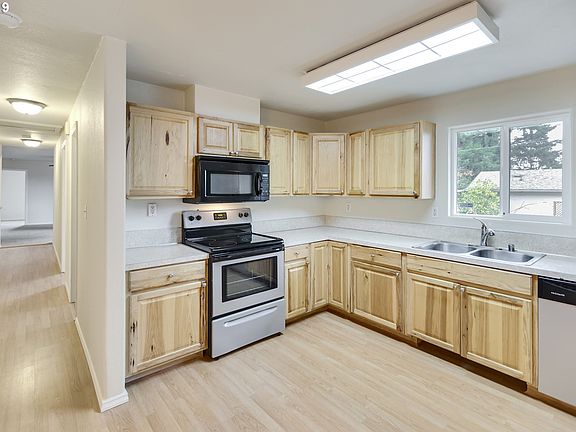 4th image of 3905 E 14th St