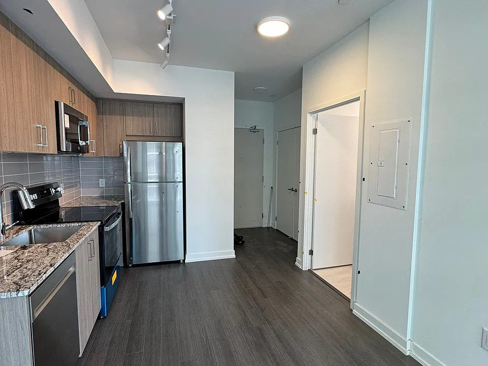 4010 Eglinton Ave W #1805