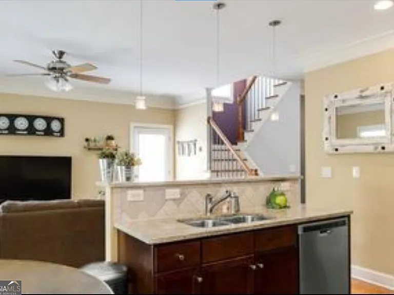 658 Irwin St NE #15 — Photo 4