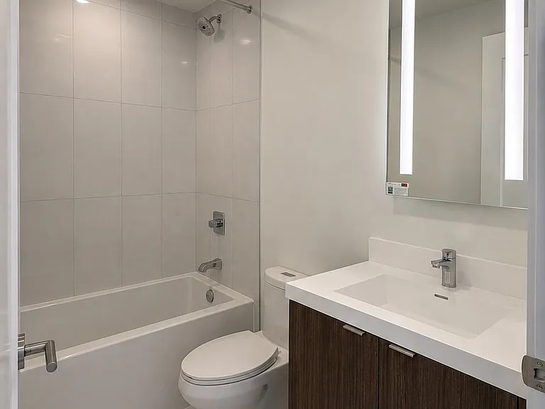 60 Central Park Dr #2206 — Photo 15