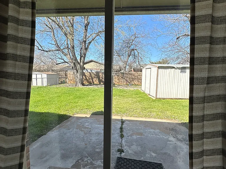 519 Robin Hill Rd — Photo 12