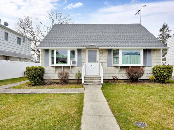 66 Smith Street, Hicksville, NY 11801