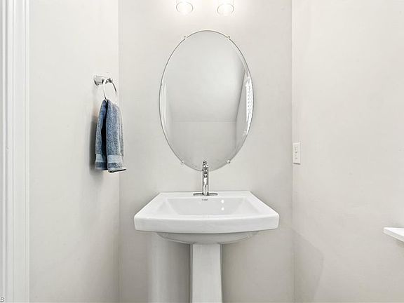 4th image of 104 Oakdale Forest Ln