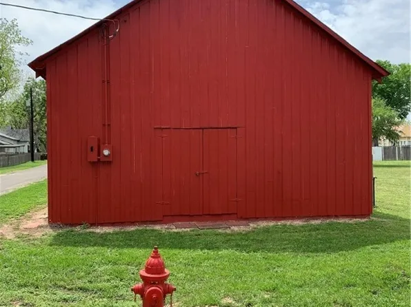 208 Crockett St, Martindale, TX 78655