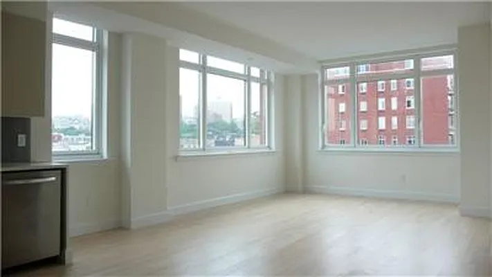 Sold by R New York | media 10