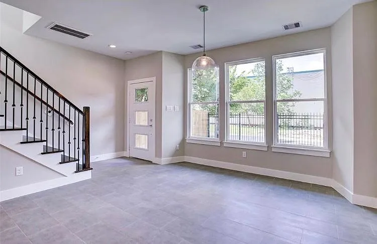 210 Marathon St — Photo 11
