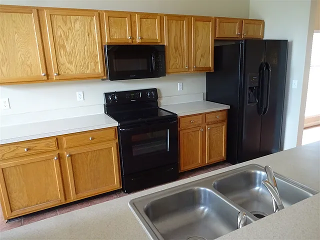 3 bed, 2.0 bath, 1769 sqft, $2,385 — Photo 3