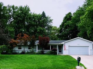 2797 Pinesboro Dr NE, Grand Rapids, MI 49525