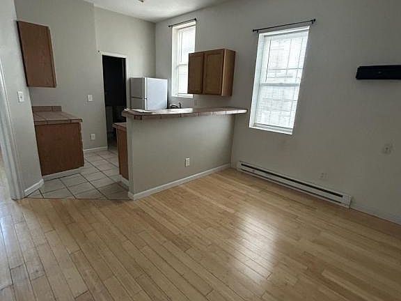 4th image of 722 Main St APT 1