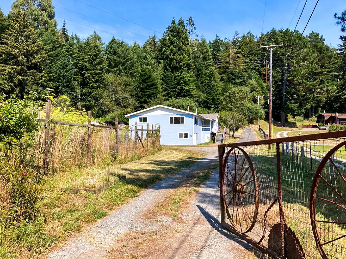 Country Living just Minutes from Eureka! — Photo 1
