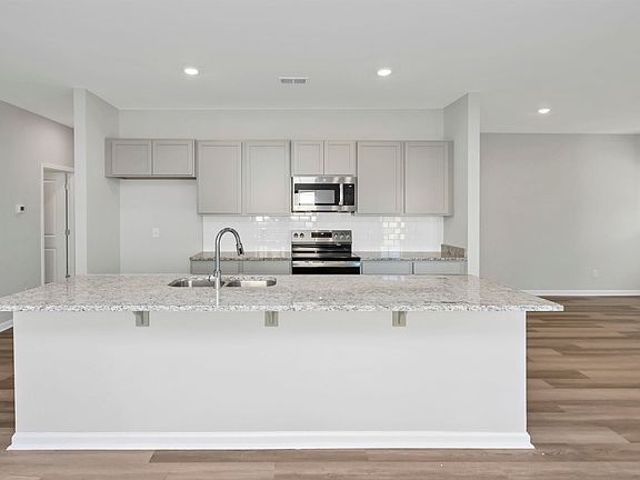 5th image of 122 Middlesex Ct