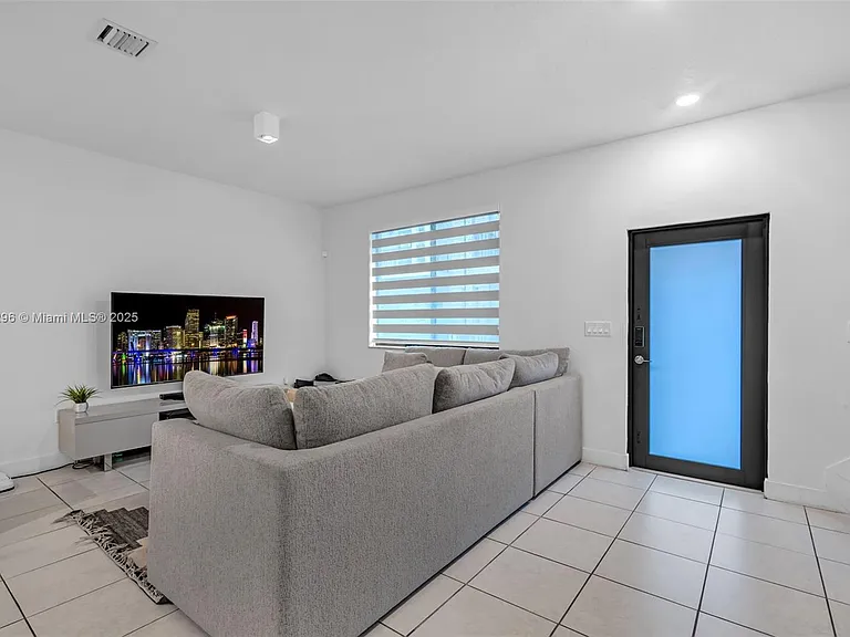 4450 NW 83rd Pkwy — Photo 5