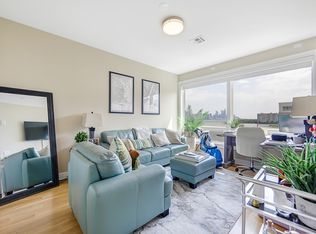 10 Main St #111, Edgewater, NJ 07020