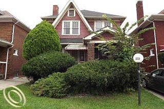 2nd image of 3225 Pasadena St