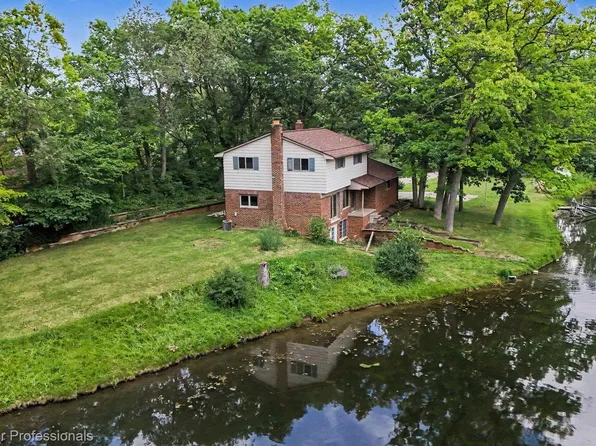 8965 Sherwood Dr, Davisburg, MI 48350