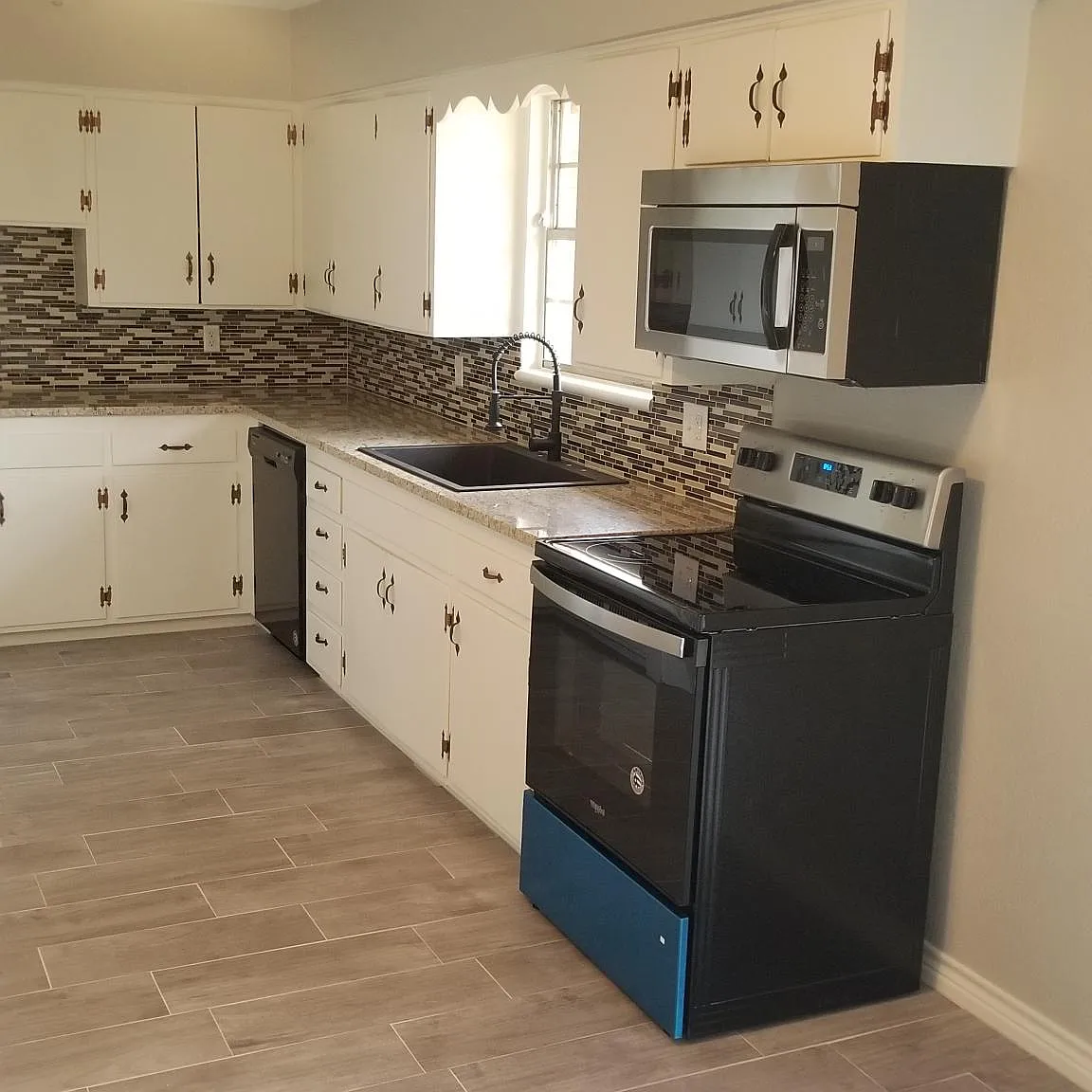 3 bed, 1.5 bath, 1188 sqft, $1,900 — Photo 4