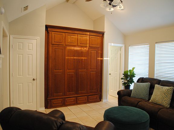 4th image of 204 Winding Way Ct