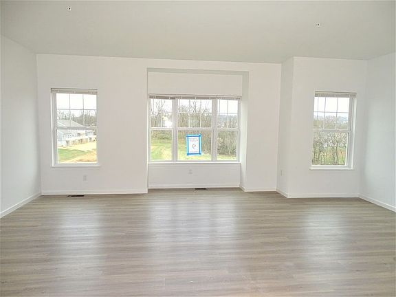 4th image of 26 Glenbrook Ct