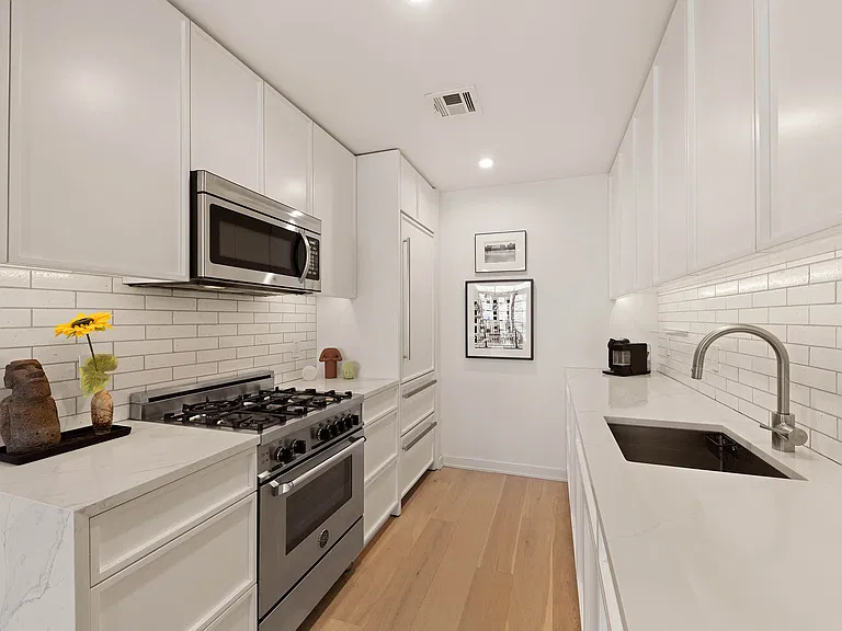 537 Lorimer St #302 — Photo 9